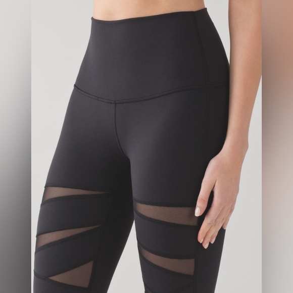 Lululemon Wander Under Mesh Tech Size 4! - Picture 3 of 4